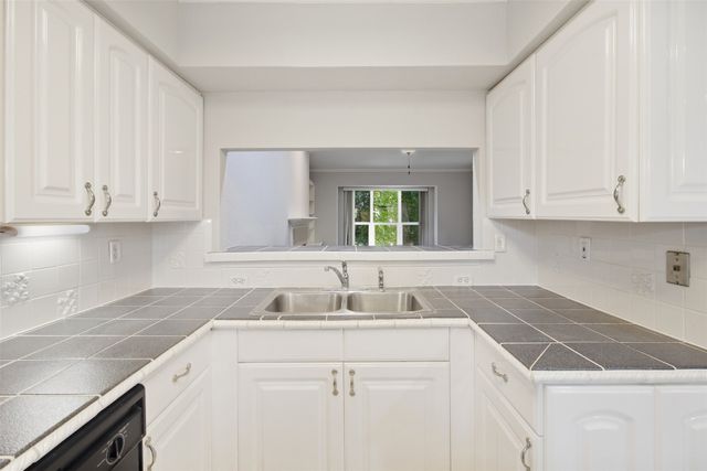 2732 Copper Creek Drive 202, Arlington, TX 76006