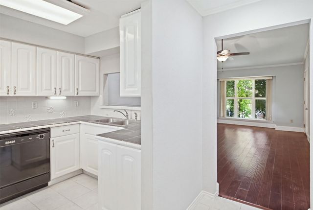 2732 Copper Creek Drive 202, Arlington, TX 76006