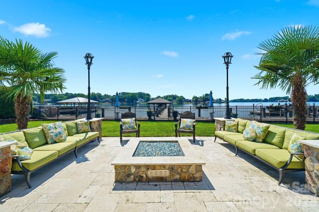 18332 Harbor Light Boulevard, Cornelius, NC 28031