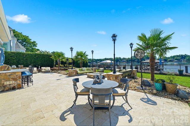 18332 Harbor Light Boulevard, Cornelius, NC 28031