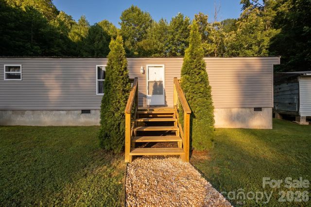 125 Ice Hollow Road, Zirconia, NC 28790