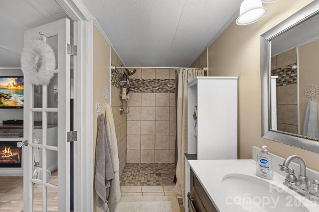 125 Ice Hollow Road, Zirconia, NC 28790