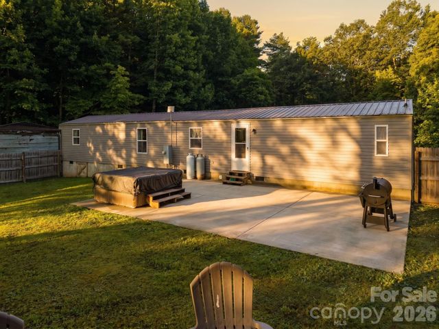 125 Ice Hollow Road, Zirconia, NC 28790