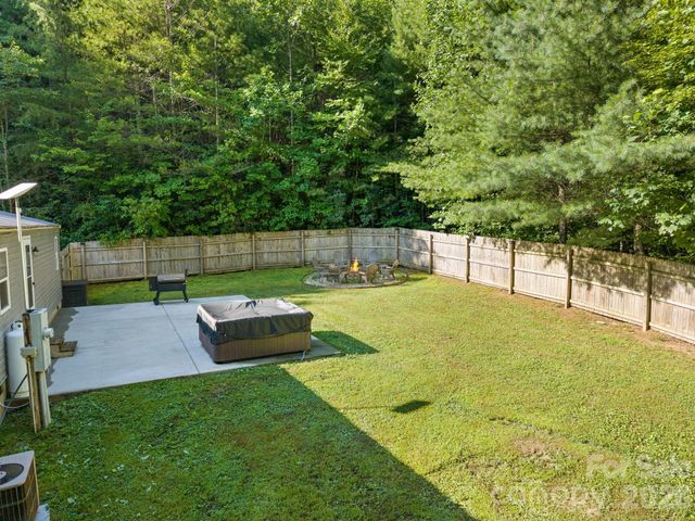 125 Ice Hollow Road, Zirconia, NC 28790