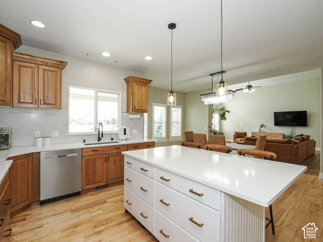 1239 WILLOWBROOK LN, Kaysville, UT 84037