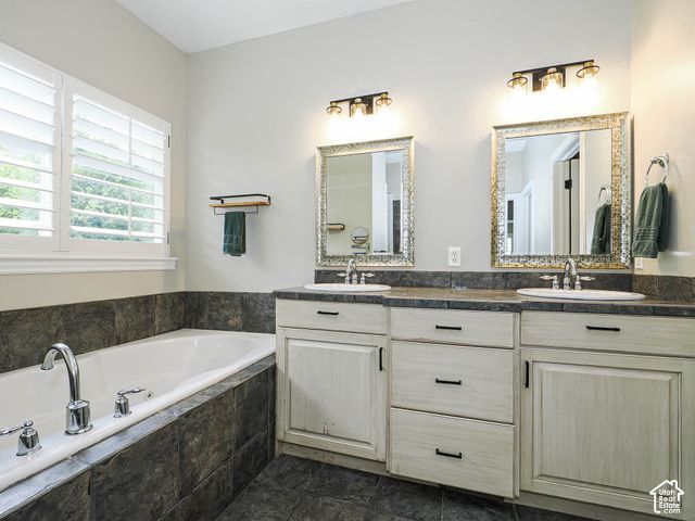 1239 WILLOWBROOK LN, Kaysville, UT 84037