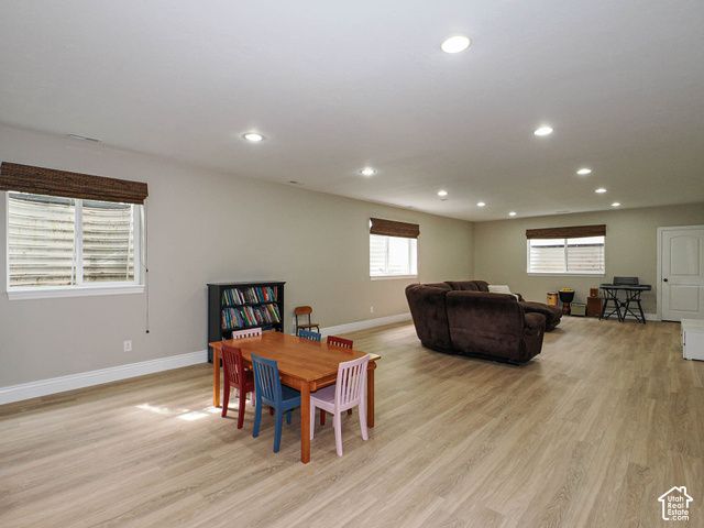 1239 WILLOWBROOK LN, Kaysville, UT 84037