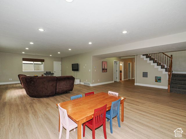 1239 WILLOWBROOK LN, Kaysville, UT 84037