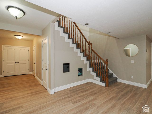 1239 WILLOWBROOK LN, Kaysville, UT 84037