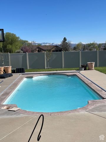 1239 WILLOWBROOK LN, Kaysville, UT 84037