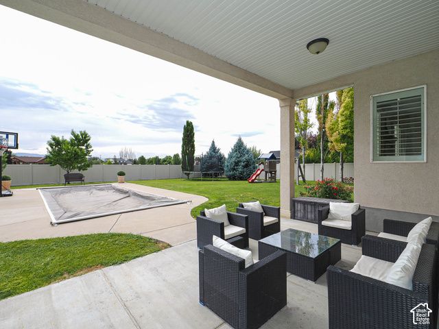 1239 WILLOWBROOK LN, Kaysville, UT 84037