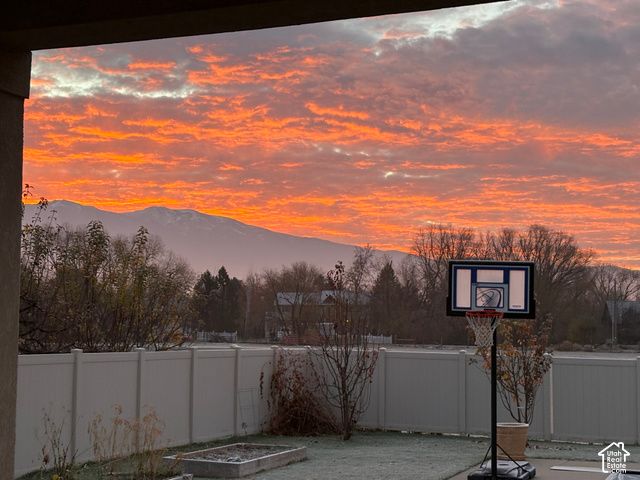 1239 WILLOWBROOK LN, Kaysville, UT 84037