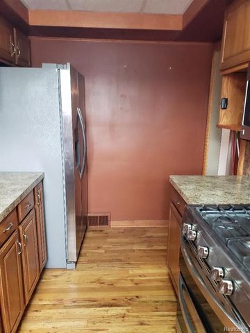 15528 Regina Avenue, Allen Park, MI 48101