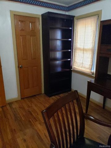 15528 Regina Avenue, Allen Park, MI 48101