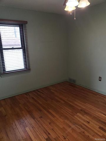 15528 Regina Avenue, Allen Park, MI 48101
