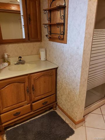 15528 Regina Avenue, Allen Park, MI 48101