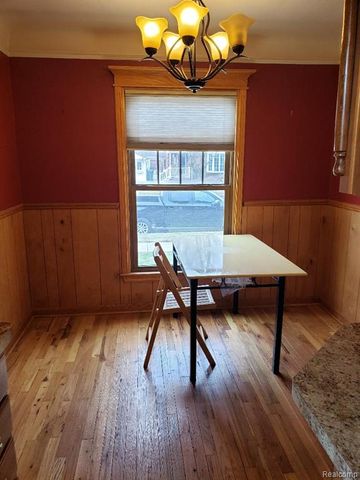 15528 Regina Avenue, Allen Park, MI 48101