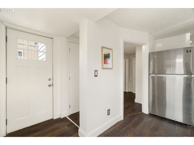 8306 Se TAYLOR Ct, Portland, OR 97216