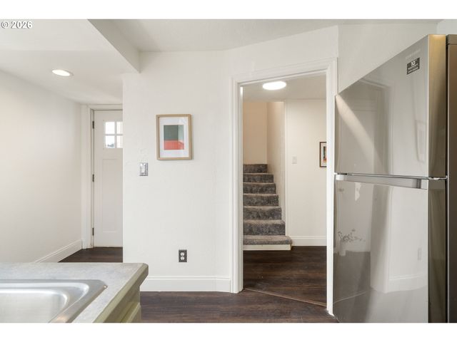 8306 Se TAYLOR Ct, Portland, OR 97216