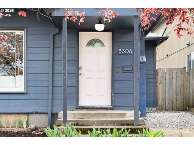 8306 Se TAYLOR Ct, Portland, OR 97216