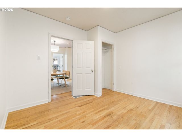 8306 Se TAYLOR Ct, Portland, OR 97216