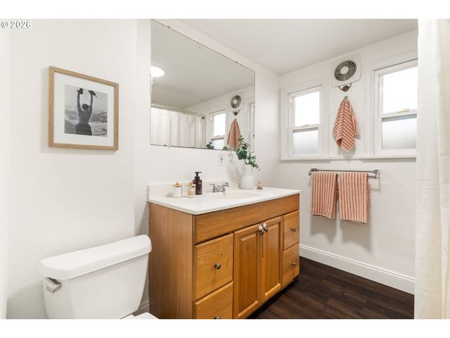 8306 Se TAYLOR Ct, Portland, OR 97216