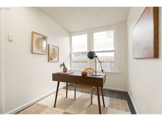 8306 Se TAYLOR Ct, Portland, OR 97216