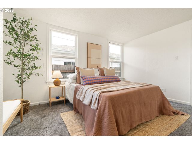 8306 Se TAYLOR Ct, Portland, OR 97216