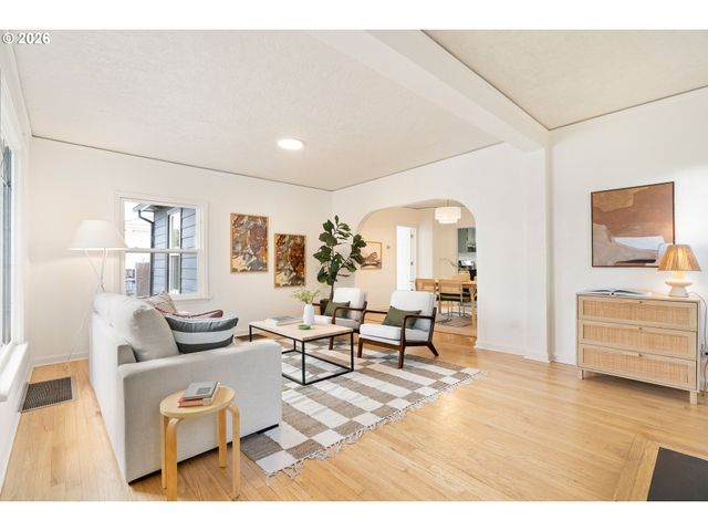 8306 Se TAYLOR Ct, Portland, OR 97216