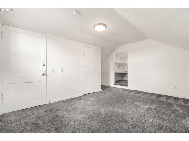 8306 Se TAYLOR Ct, Portland, OR 97216