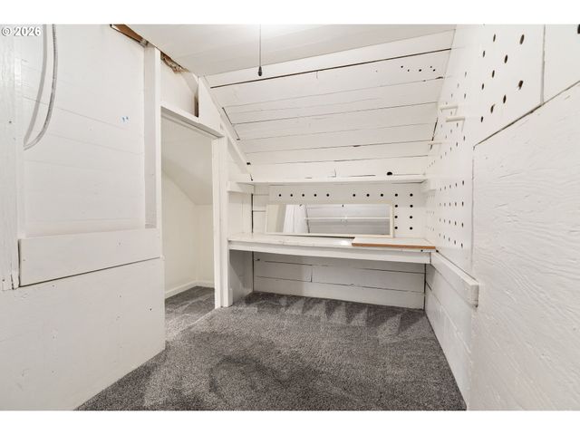 8306 Se TAYLOR Ct, Portland, OR 97216