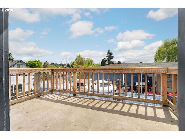 8306 Se TAYLOR Ct, Portland, OR 97216