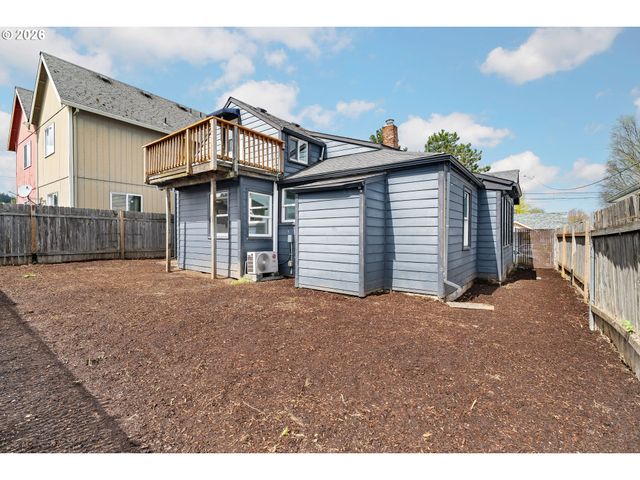 8306 Se TAYLOR Ct, Portland, OR 97216