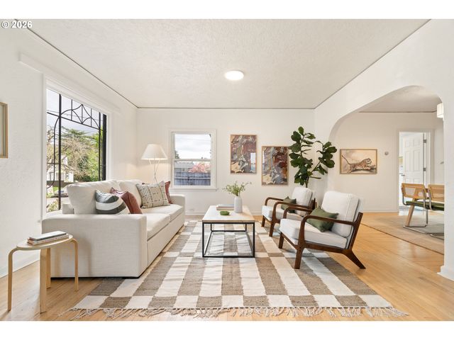 8306 Se TAYLOR Ct, Portland, OR 97216