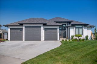 14622 Thousand Oaks Place Place, Parkville, MO 64152