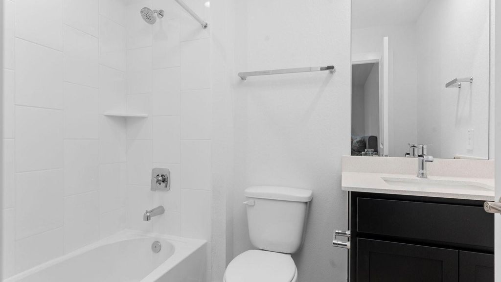 Image 12 of property listing at 31323 Joshua Knoll Lane, Fulshear, TX 77441