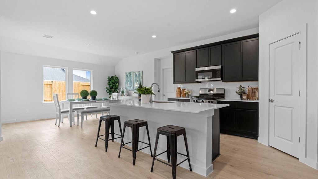 Image 18 of property listing at 31323 Joshua Knoll Lane, Fulshear, TX 77441