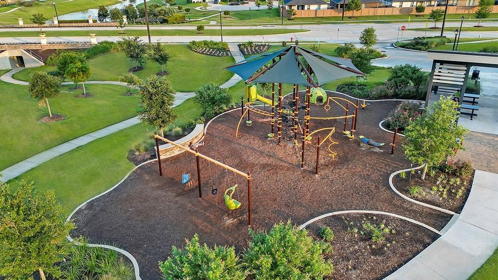 Image 32 of property listing at 31323 Joshua Knoll Lane, Fulshear, TX 77441