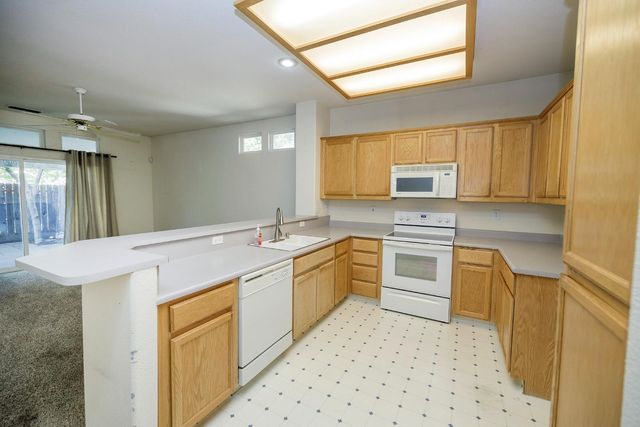 2123 Spring Blossom Ln, Turlock, CA 95382