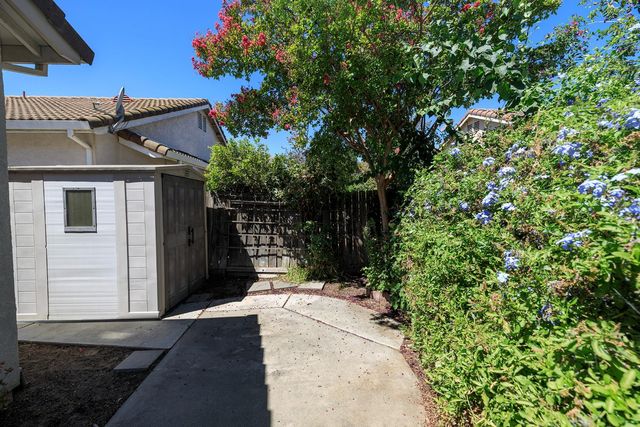 2123 Spring Blossom Ln, Turlock, CA 95382