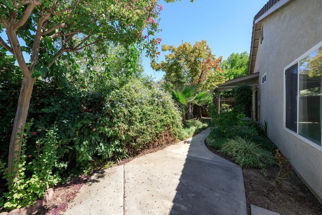 2123 Spring Blossom Ln, Turlock, CA 95382