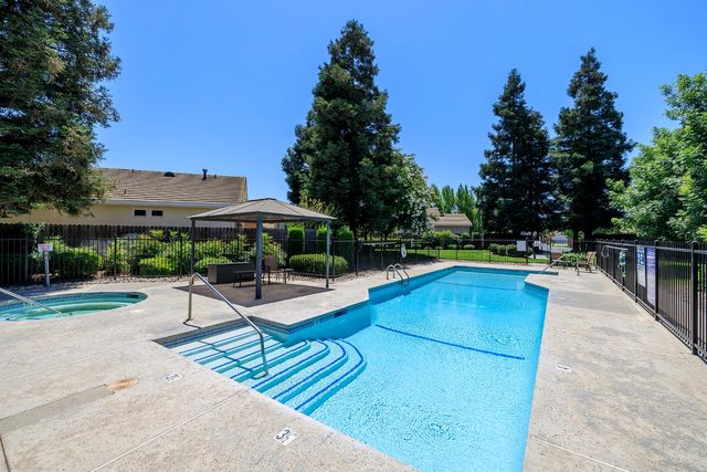 2123 Spring Blossom Ln, Turlock, CA 95382