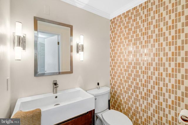245 GUNDRY DR, Falls Church, VA 22046