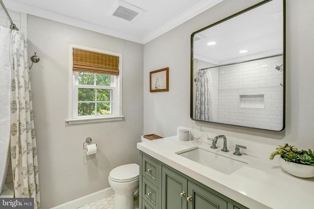 245 GUNDRY DR, Falls Church, VA 22046