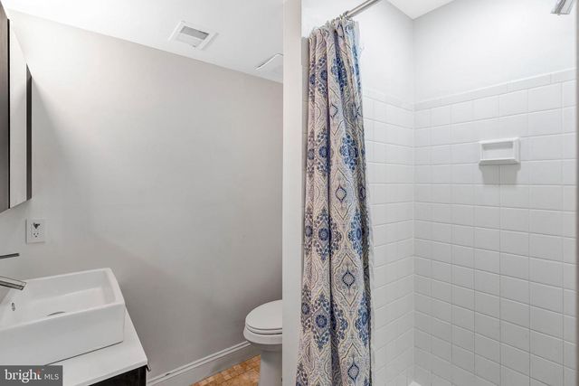 245 GUNDRY DR, Falls Church, VA 22046