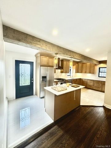 191 Brixton Road S, Garden City, NY 11530