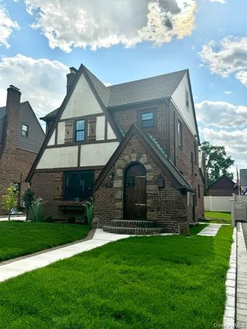 191 Brixton Road S, Garden City, NY 11530