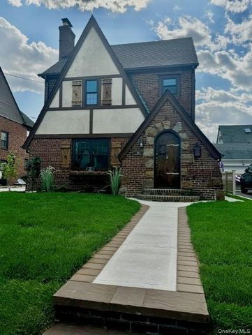 191 Brixton Road S, Garden City, NY 11530