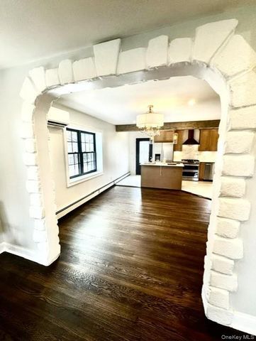 191 Brixton Road S, Garden City, NY 11530