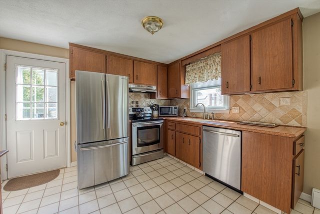 16 Sudbury St, Brockton, MA 02301